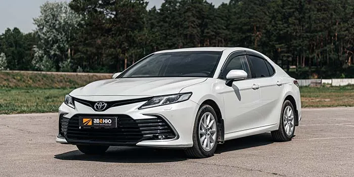 Toyota Camry XV70 rest (белый)ㅤ в аренду