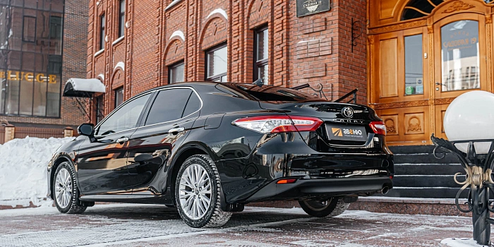 Toyota Camry XV70 (черный) в аренду