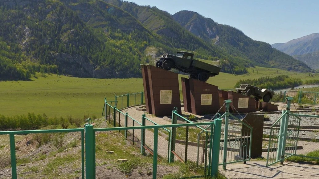 Памятник Кольке Снегиреву